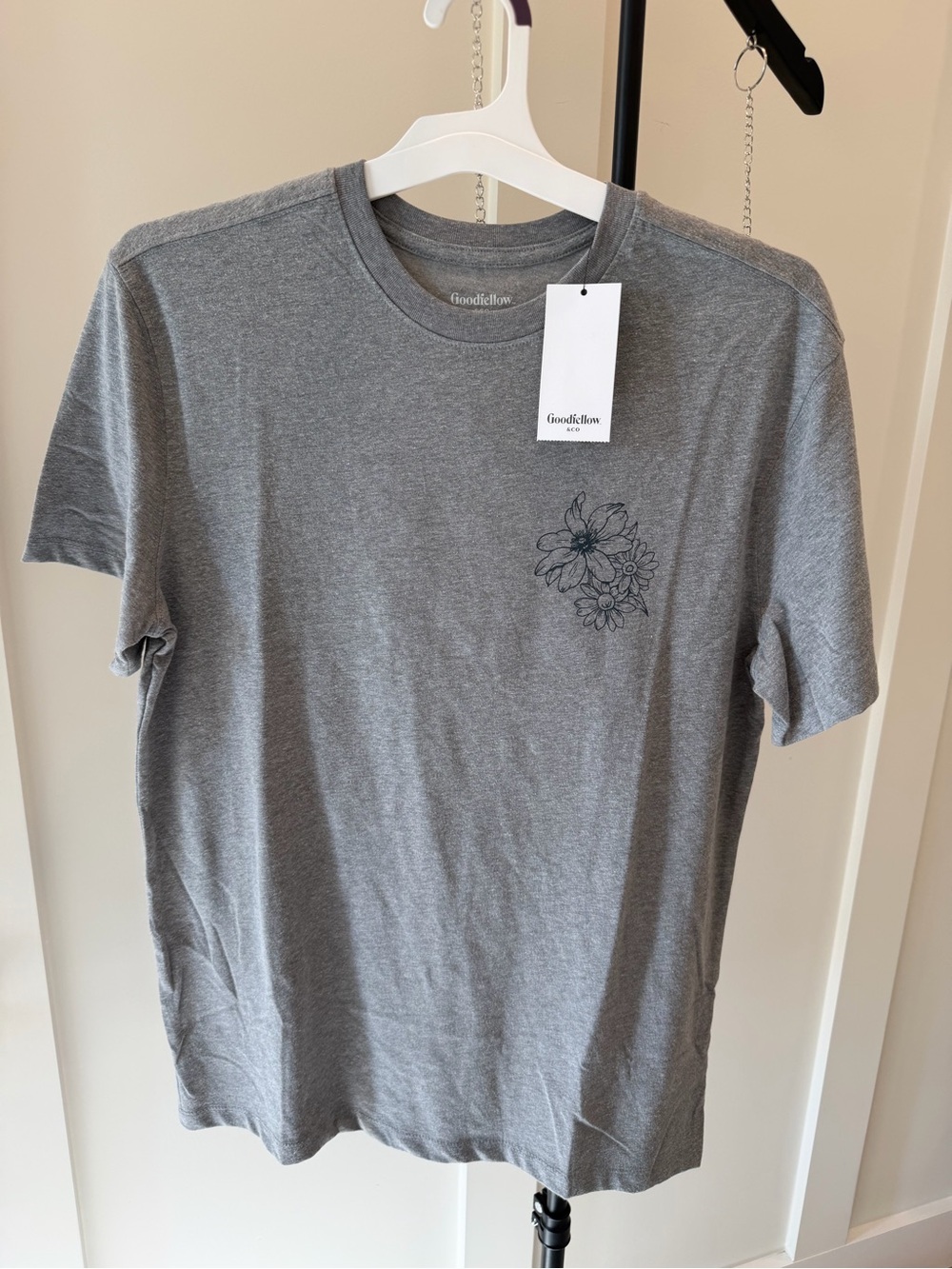 Goodfellow & Co Gray Short-Sleeve Tee with Floral Pocket Graphic